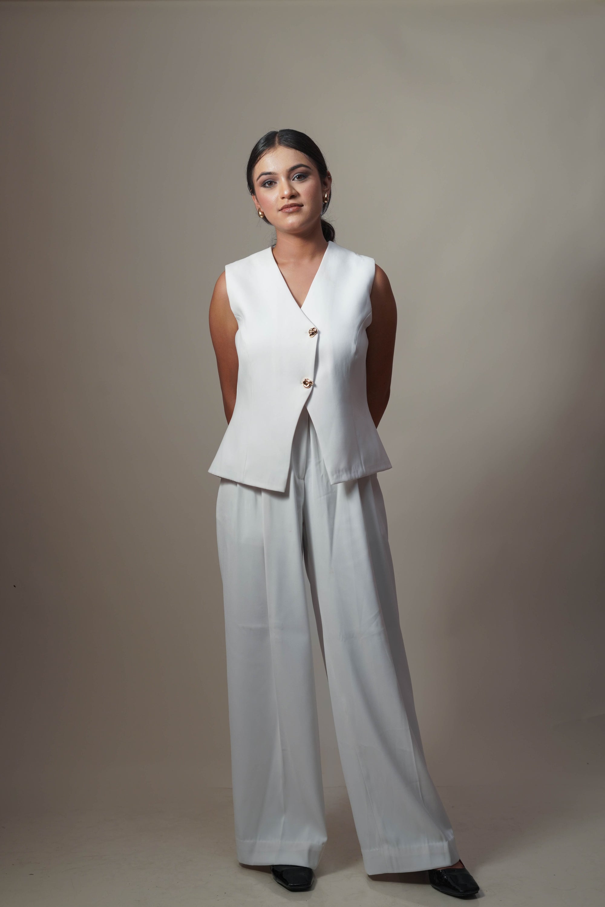 snow white vest + trouser