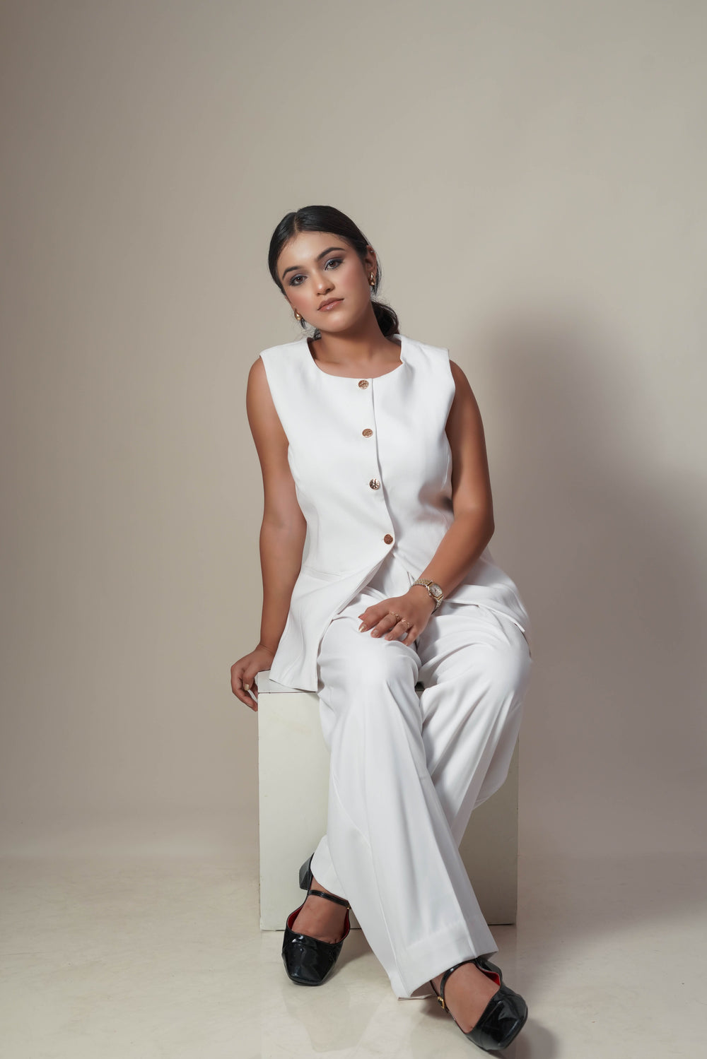 snow white vest + trouser